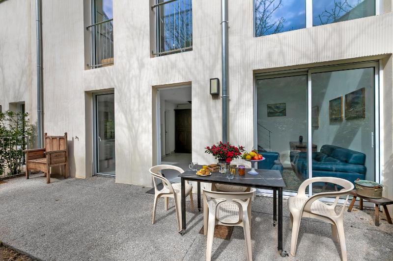 La Marenda - City Center Apartment with Terrace Garden - Happy Rentals - image 15