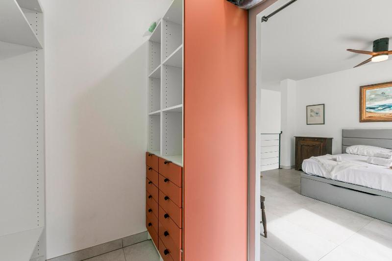 La Marenda - City Center Apartment with Terrace Garden - Happy Rentals - image 29