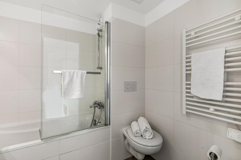 La Marenda - City Center Apartment with Terrace Garden - Happy Rentals - image 23