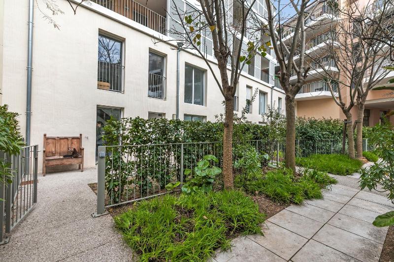 La Marenda - City Center Apartment with Terrace Garden - Happy Rentals - image 19