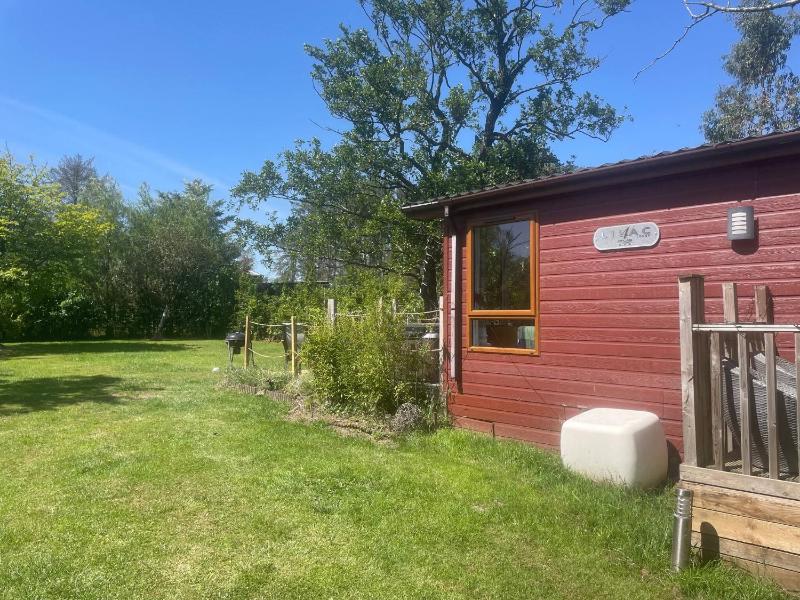 Country lodge retreat with hot tub - image 14