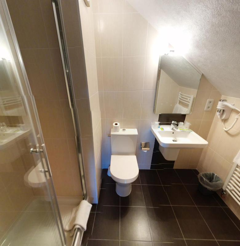 Family Room (2 Adults + 1 Child) image 3