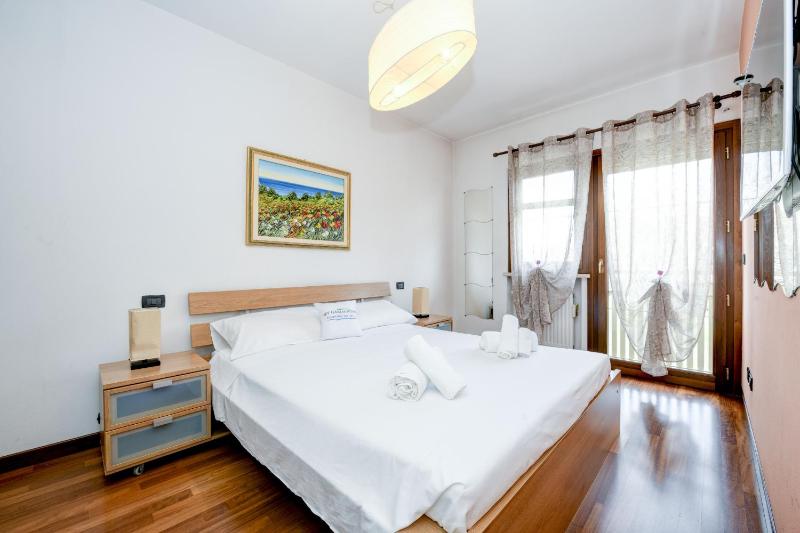 Laguna Lake Front Apartment - image 2