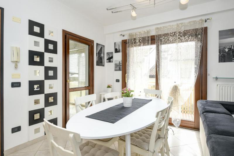 Laguna Lake Front Apartment - image 10