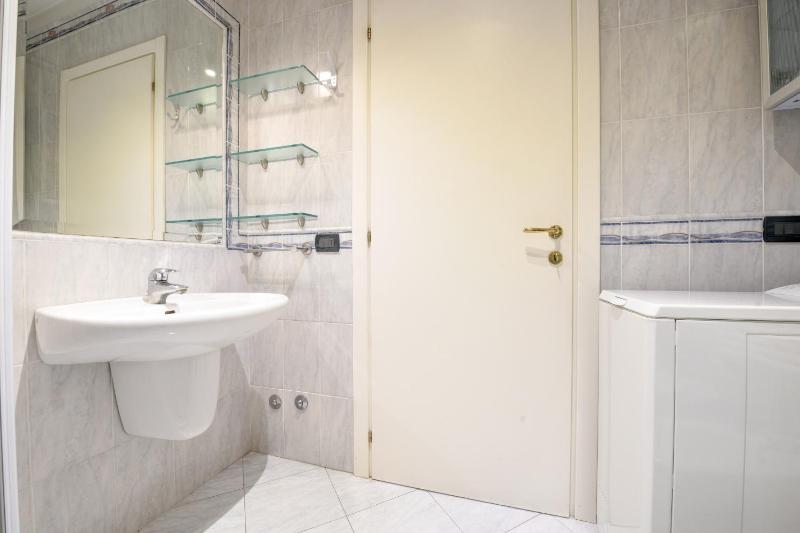 Laguna Lake Front Apartment - image 22