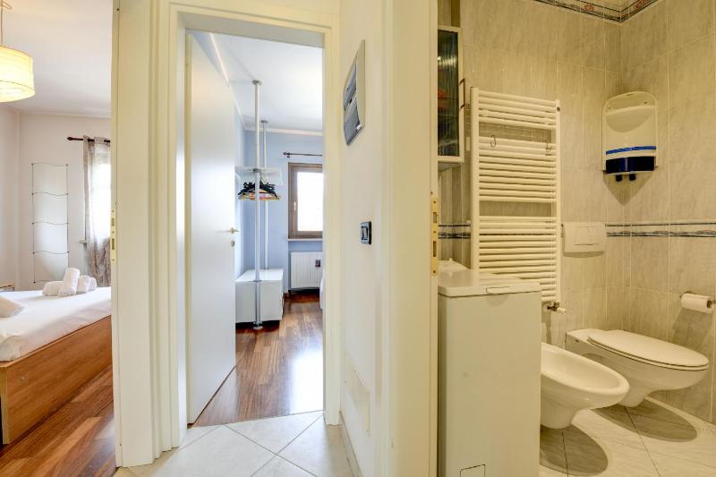 Laguna Lake Front Apartment - image 8