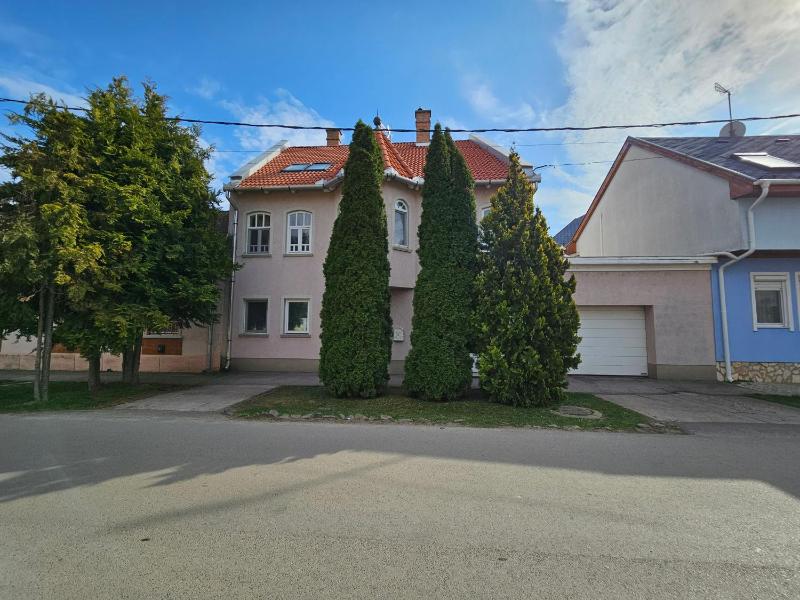 Zoli Apartmanok-Zoli Kölcsey 19 Villa - image 29