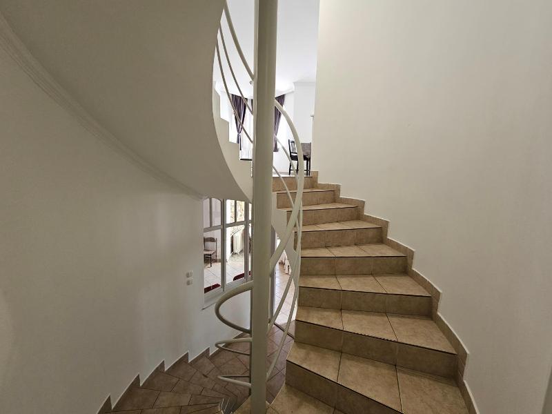 Zoli Apartmanok-Zoli Kölcsey 19 Villa - image 10