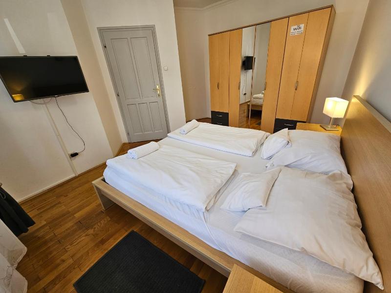 Zoli Apartmanok-Zoli Kölcsey 19 Villa - image 12