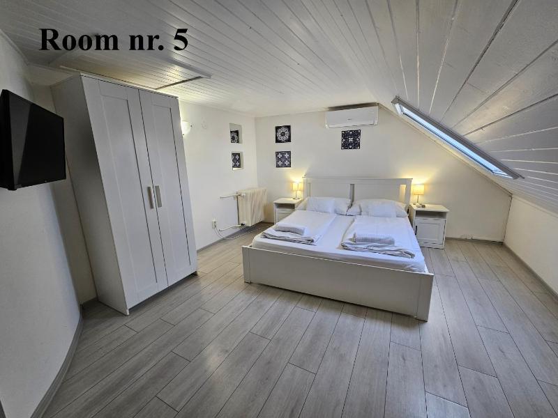 Zoli Apartmanok-Zoli Kölcsey 19 Villa - image 11