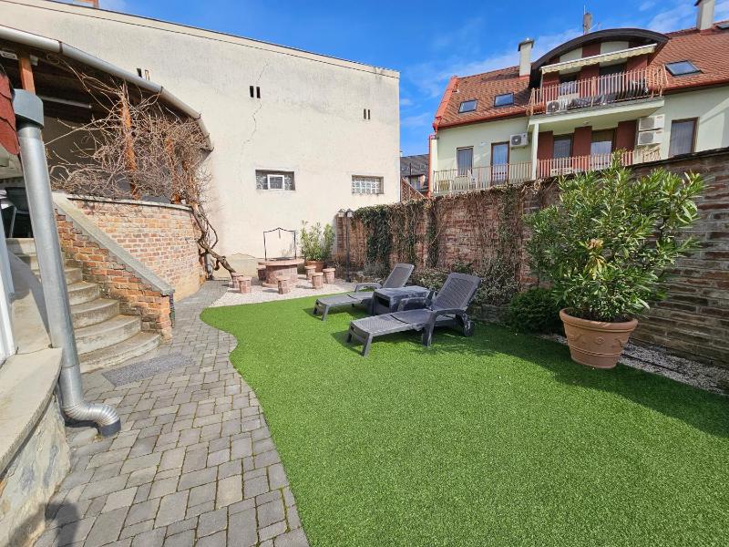Zoli Apartmanok-Zoli Kölcsey 19 Villa - image 27