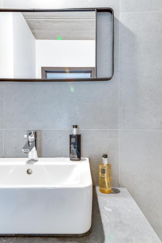 Standard Single Room with Shower image 2