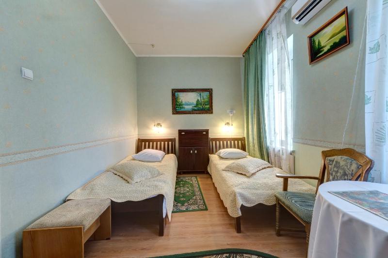 Comfort Twin Room image 4