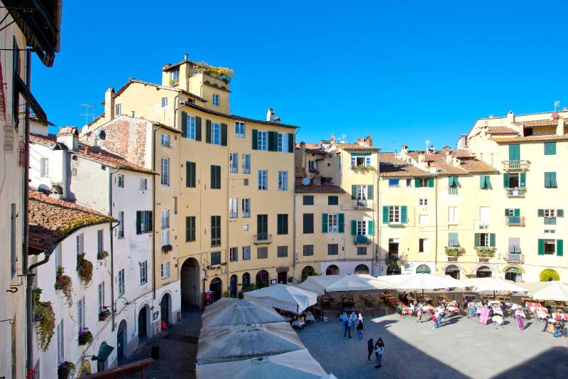 PARLISIUM in Piazza Anfiteatro- Lucca - image 17