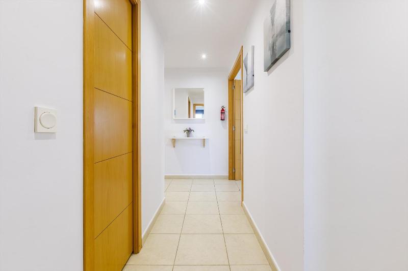 A&N Modern Coast Apartment with Pool & Parking - image 13