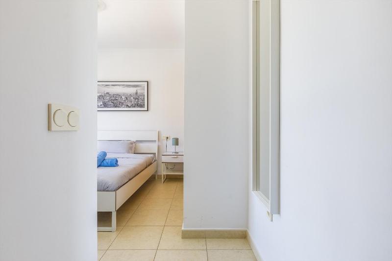 A&N Modern Coast Apartment with Pool & Parking - image 14