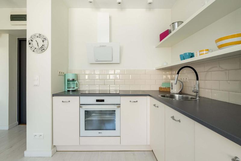 Funkcjonalne Apartamenty Blisko Zamku Książąt Pomorskich w Szczecinie by Noclegi Renters - image 47