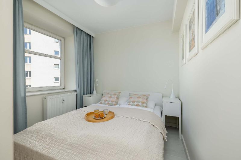 Funkcjonalne Apartamenty Blisko Zamku Książąt Pomorskich w Szczecinie by Noclegi Renters - image 4