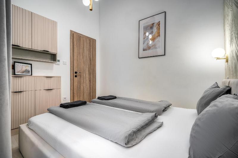 D10 Central Residence - image 3