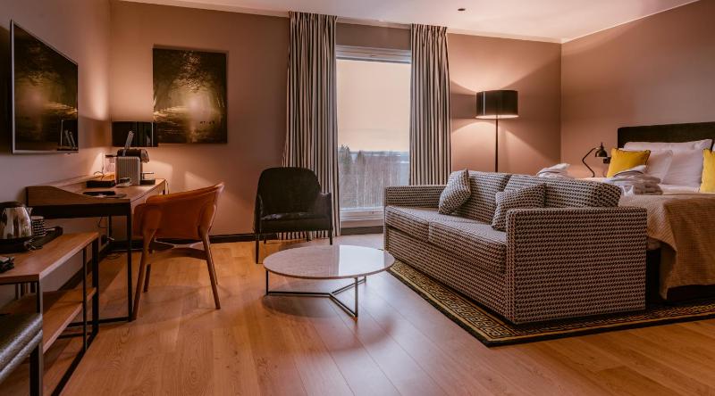 Family Room image 3