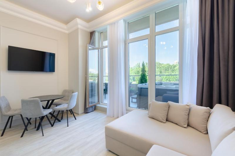 11-240 Pechersk Plaza Boichuka 17 Kyiv centre Terrace Jacuzzi Pechersk view 15 kW backup power Petrovdom Apartment - image 6