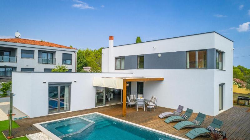 Villa Leana by Villas Guide - image 9