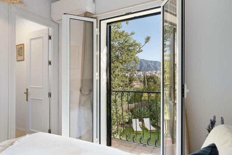 Villa with Private Pool & Garden 5 min to Beach - image 14