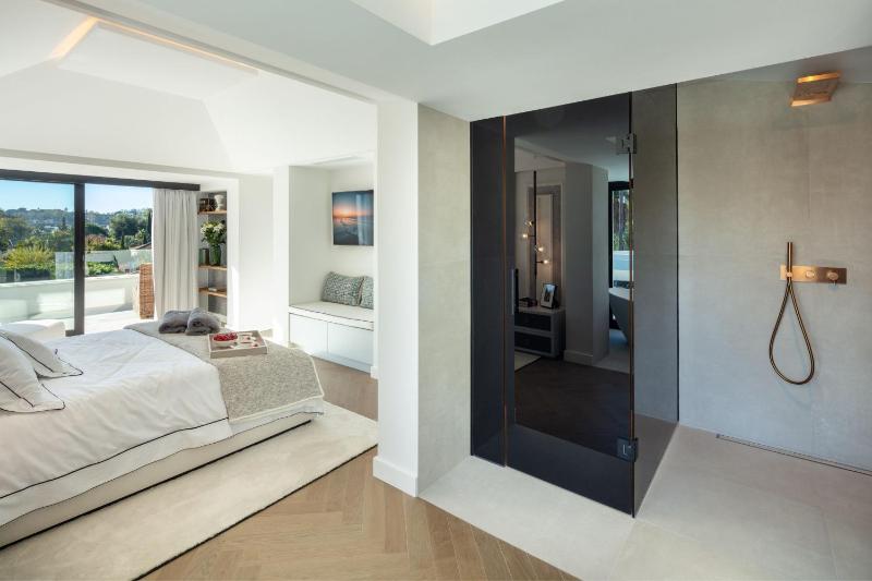 Villa with Private Heated Pool Steam Room Jacuzzi & Gym - image 15