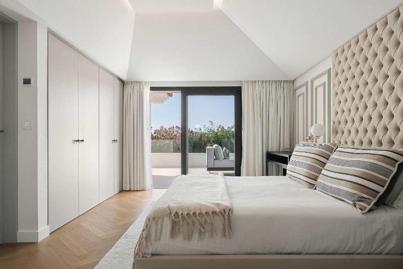 Villa with Private Heated Pool Steam Room Jacuzzi & Gym - image 14