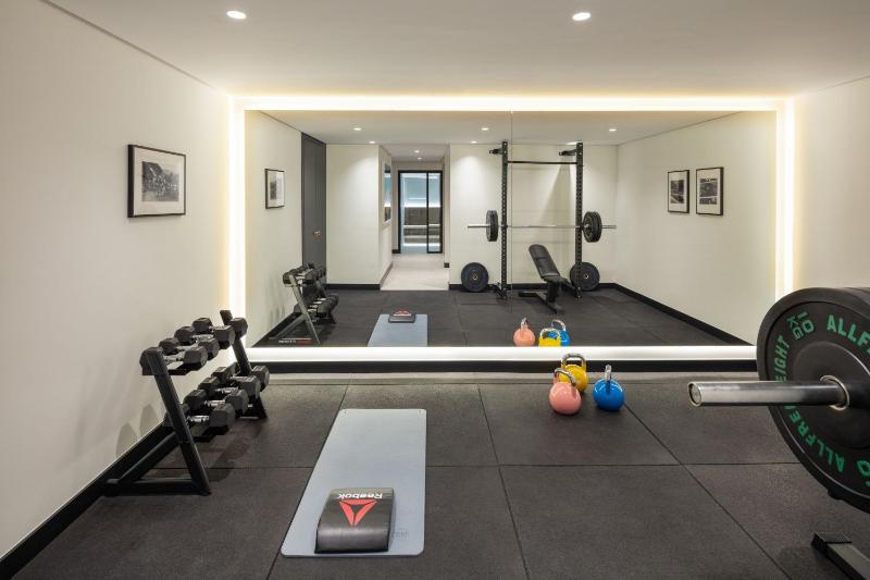Villa with Private Heated Pool Steam Room Jacuzzi & Gym - image 9