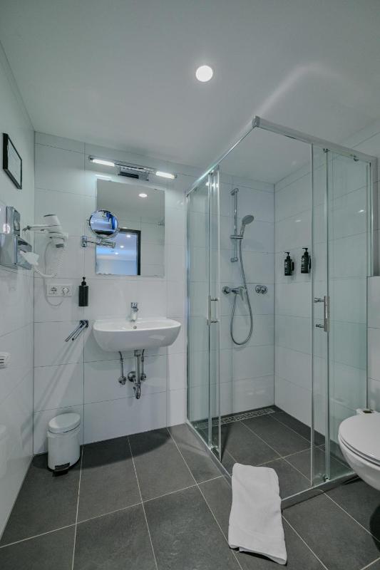 Ramada by Wyndham Frankfurt Central Station - image 5