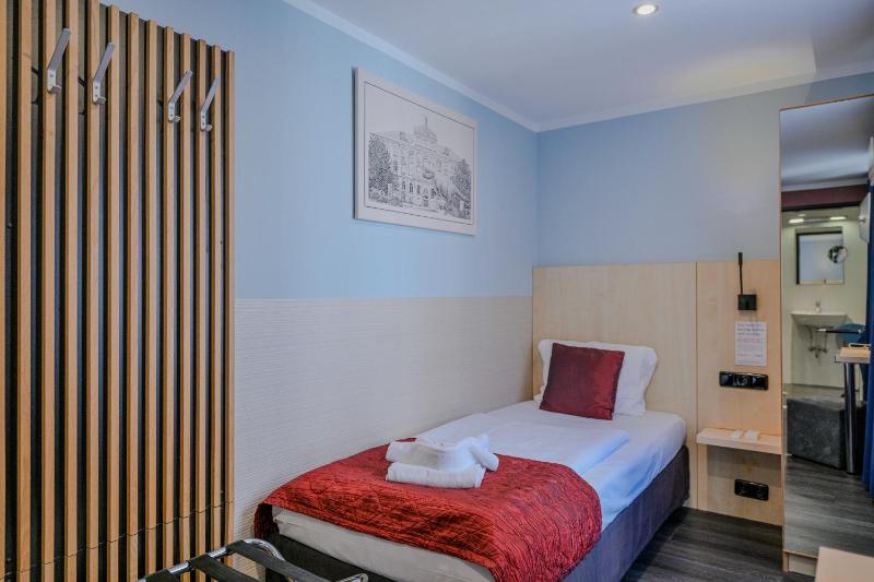 Ramada by Wyndham Frankfurt Central Station - image 13