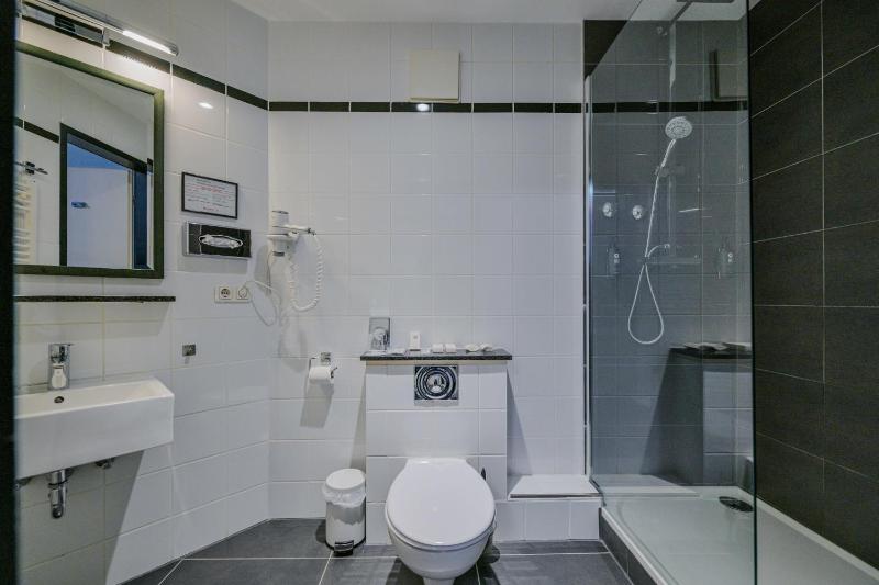 Ramada by Wyndham Frankfurt Central Station - image 8