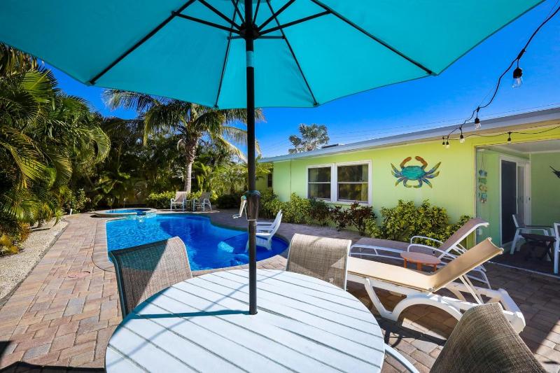 Da Beach House - 2 Blocks to Beach Pool & Spa by Anna Maria Life Vacation Rentals - image 5