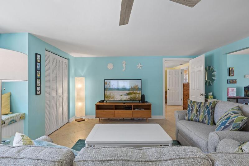 Da Beach House - 2 Blocks to Beach Pool & Spa by Anna Maria Life Vacation Rentals - image 27