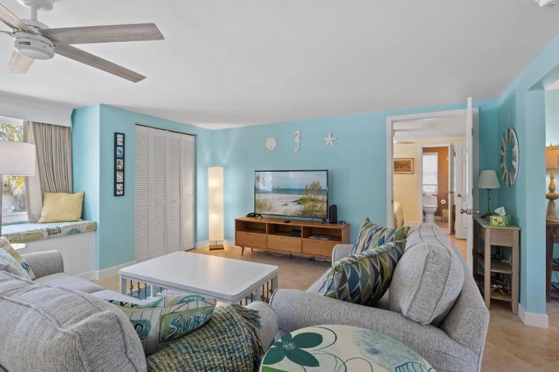 Da Beach House - 2 Blocks to Beach Pool & Spa by Anna Maria Life Vacation Rentals - image 22