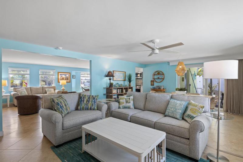 Da Beach House - 2 Blocks to Beach Pool & Spa by Anna Maria Life Vacation Rentals - image 18