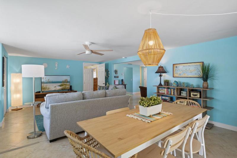 Da Beach House - 2 Blocks to Beach Pool & Spa by Anna Maria Life Vacation Rentals - image 31