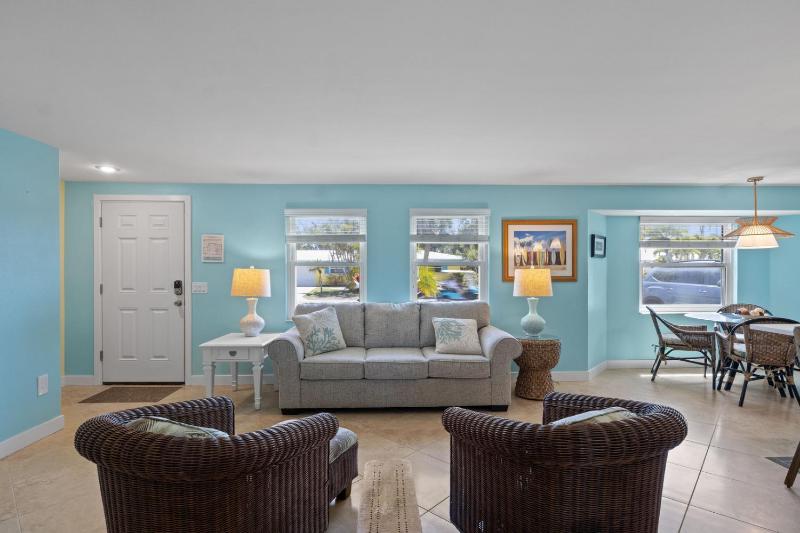 Da Beach House - 2 Blocks to Beach Pool & Spa by Anna Maria Life Vacation Rentals - image 2