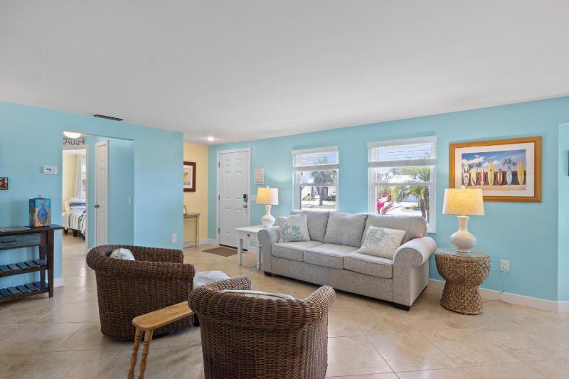 Da Beach House - 2 Blocks to Beach Pool & Spa by Anna Maria Life Vacation Rentals - image 40