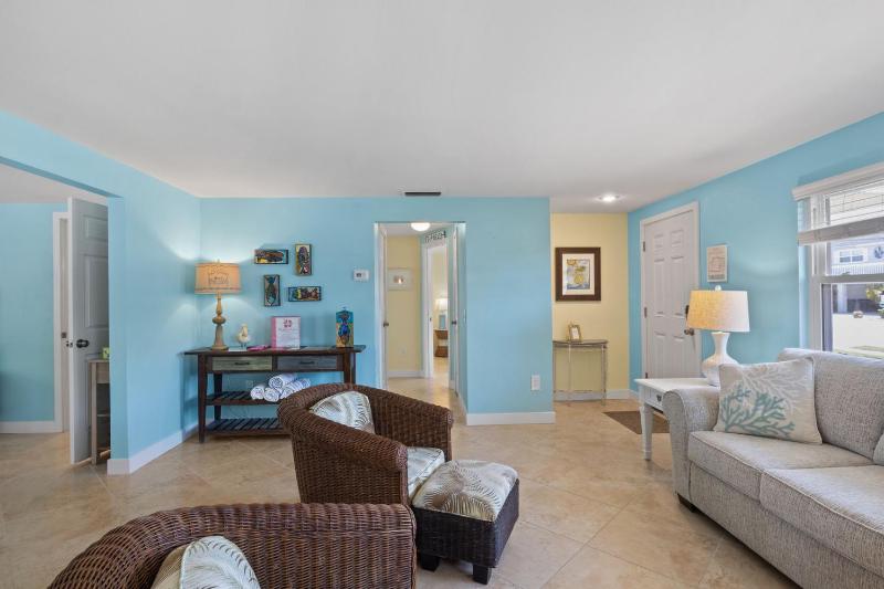 Da Beach House - 2 Blocks to Beach Pool & Spa by Anna Maria Life Vacation Rentals - image 21