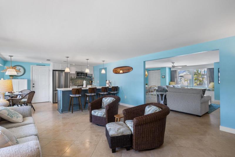 Da Beach House - 2 Blocks to Beach Pool & Spa by Anna Maria Life Vacation Rentals - image 20