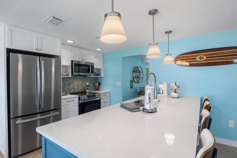 Da Beach House - 2 Blocks to Beach Pool & Spa by Anna Maria Life Vacation Rentals - image 19