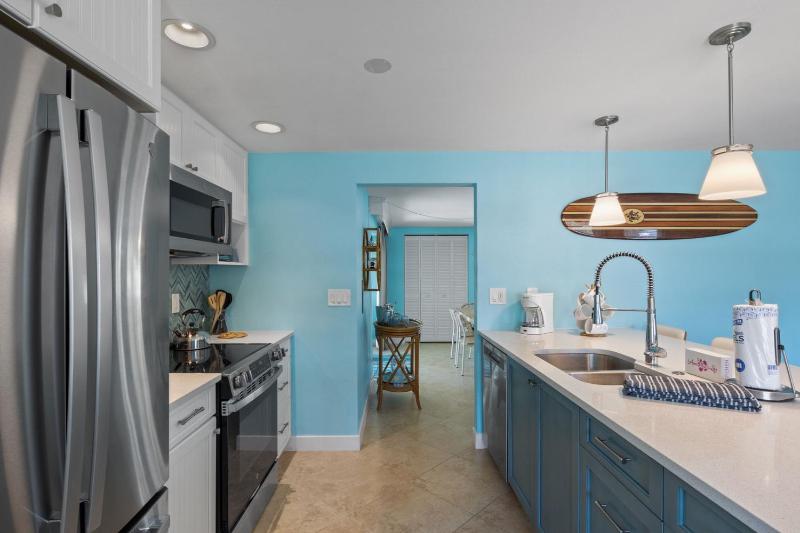 Da Beach House - 2 Blocks to Beach Pool & Spa by Anna Maria Life Vacation Rentals - image 28