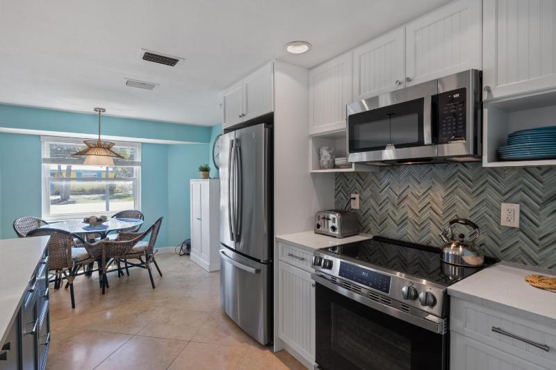 Da Beach House - 2 Blocks to Beach Pool & Spa by Anna Maria Life Vacation Rentals - image 4
