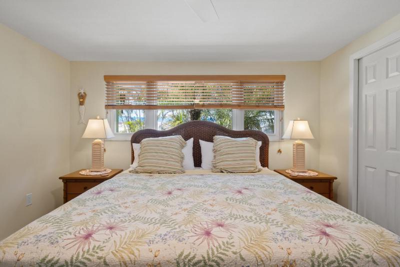 Da Beach House - 2 Blocks to Beach Pool & Spa by Anna Maria Life Vacation Rentals - image 36