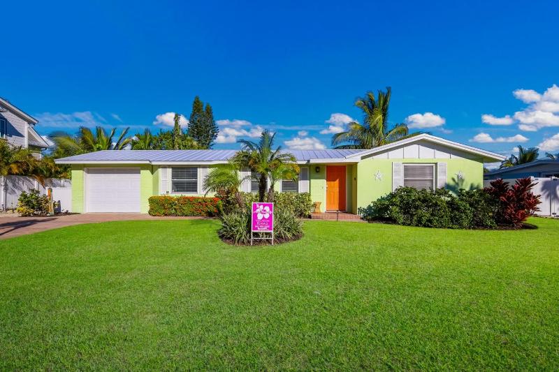 Da Beach House - 2 Blocks to Beach Pool & Spa by Anna Maria Life Vacation Rentals - image 29