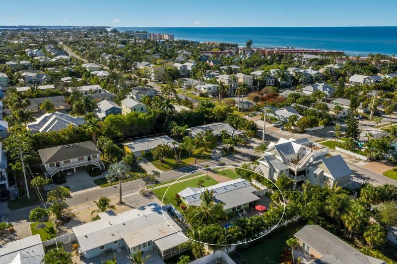 Da Beach House - 2 Blocks to Beach Pool & Spa by Anna Maria Life Vacation Rentals - image 7