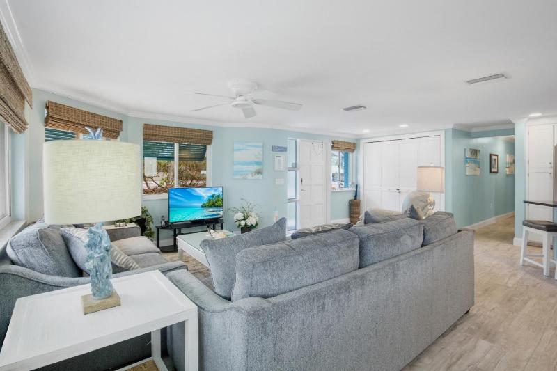 Cottage by the Sea - Gulf Front On the Beach! by Anna Maria Life Vacation Rentals - image 40