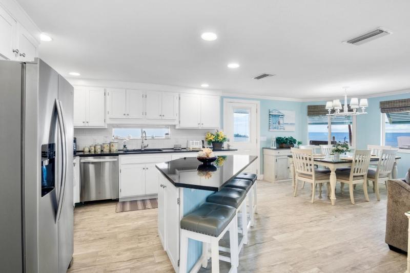 Cottage by the Sea - Gulf Front On the Beach! by Anna Maria Life Vacation Rentals - image 22